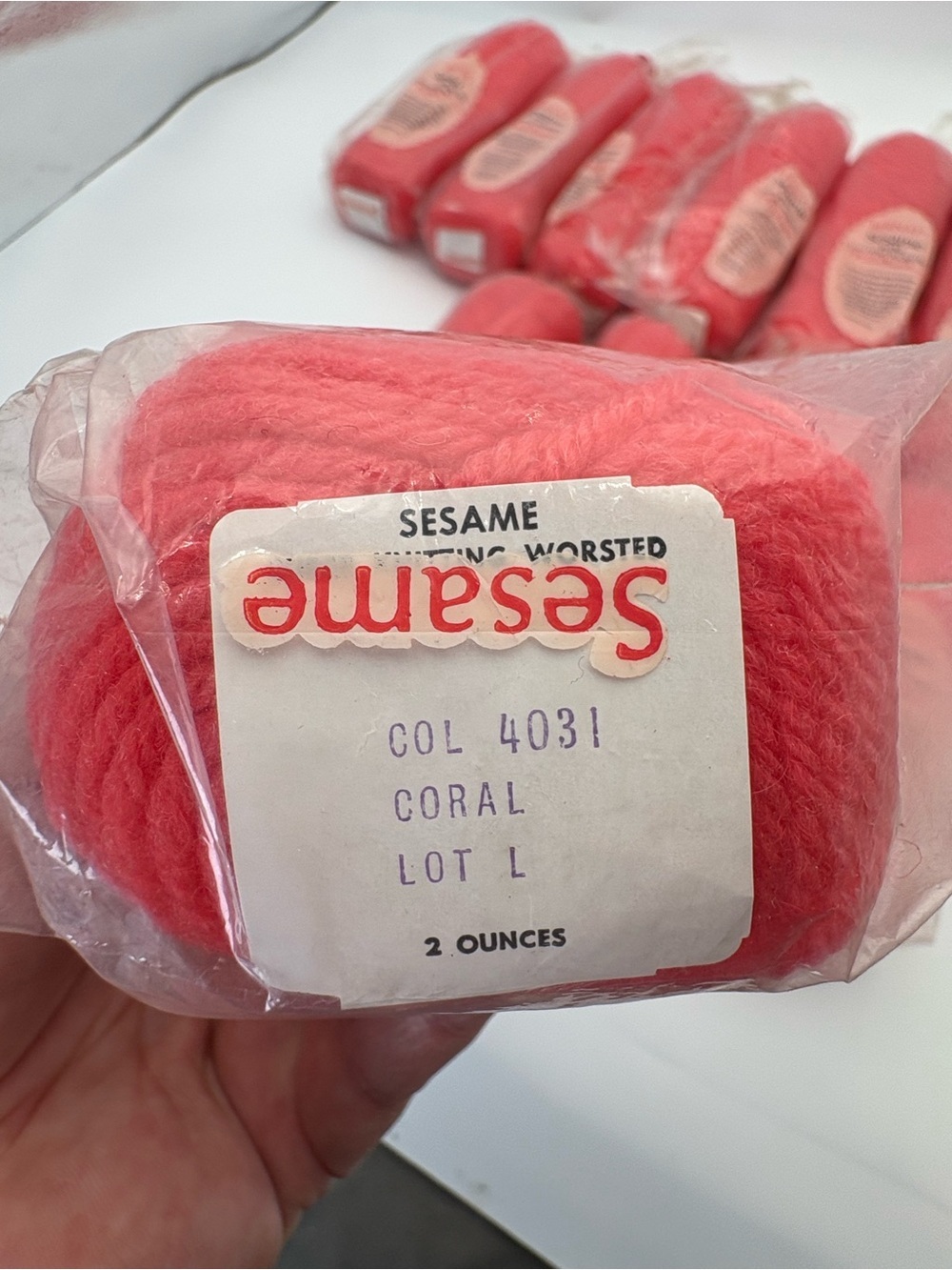 Bernat Sesame Coral Colored Knitting Yarn - 100% Virgin Wool - Lot of 11 Skeins - Picture 4 of 4